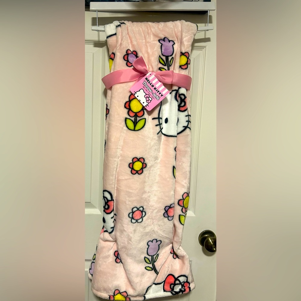 Hello Kitty pink blanket